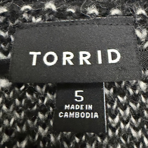 Torrid Mystic Moths 5X Black White Distressed Button Up Cardigan White Accents - Picture 5 of 15